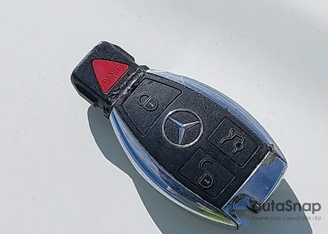 2010 Mercedes-Benz E 550 from USA, damaged, VIN WDDHF7CBXAA055547